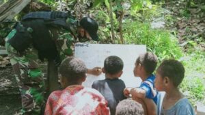 Satgas Pamtas RI-PNG Lakukan Bimbel bagi Anak-anak Perbatasan