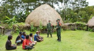 Edukasi Warga, Babinsa Wamena Sosialisasi Tentang Pencegahan Covid 19