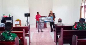 Jalin Silaturahmi, Dandim BVD Bantu Alat Musik Keybord di 2 Gereja
