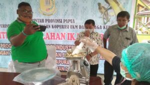 Berdayakan Generasi Muda Papua Melalui Pengolahan Ikan Gabus