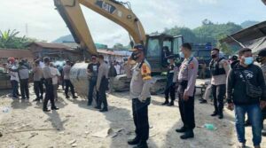 Aparat Gabungan Amankan Jalannya Penertiban dan Pembokaran di Pasar Youtefa