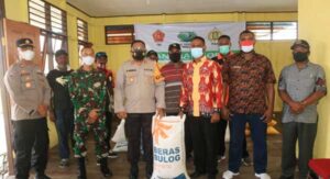 Polresta-Kodim Jayapura Serahkan Bantuan 3 Ton Beras di 2 Kampung