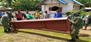 Satgas Pamtas Bantu GPKAI Jemaat BERAKHA Kampung Toray