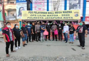 Komunitas Roda Empat Jayapura Bagikan Tali Asih di Pos Operasi Lilin