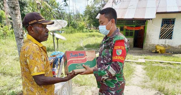 Kemitraan Babinsa Arso dengan Ondoafi di Kampung Binaan