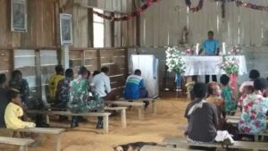 Cipta Toleransi, Warga-Personel Pos Somografi Ibadah Bersama di Perbatasan