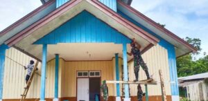 Beri Kenyamanan, Satgas TNI Renovasi Gereja Katolik St. Stevanus di Sempan Timur