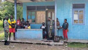 Pererat Silaturahmi, Satgas Yonif 756/WMS Pos Nayaro Kunjungi Tokoh Agama
