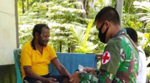 Warga Kampung Aramsulki Dapat Layanan Pengobatan Keliling