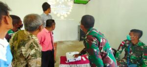 Satgas TNI Bantu Proyektor LCD Baru ke Gereja di Perbatasan