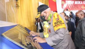 Kapolda Papua Resmikan Bangunan Baru Mako Polsek Tigi