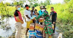 Kodim Jayapura dan Distrik Muara Tami Bantu Korban Banjir