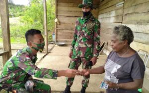 Pererat Tali Silaturahmi, Satgas TNI Anjangsana ke Kampung Ubrub