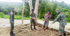 Satgas KH dan Warga Perbatasan Berbagi Pengetahuan Mengolah Rotan