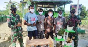 Warga Perbatasan Diajar Cara Buat Kerajinan Rumah Tangga Manfaatkan Potensi Alam
