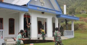 Satgas TNI Bersihkan dan Rawat Tempat Ibadah Warga di Nduga