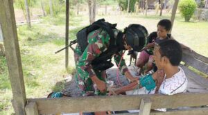 Peduli Rakyat, Satgas TNI Gelar Pengobatan Keliling di Keerom