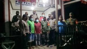 Beri Rasa Nyaman, TNI-Polri di Timika Ajak Warga Aktifkan Poskamling 