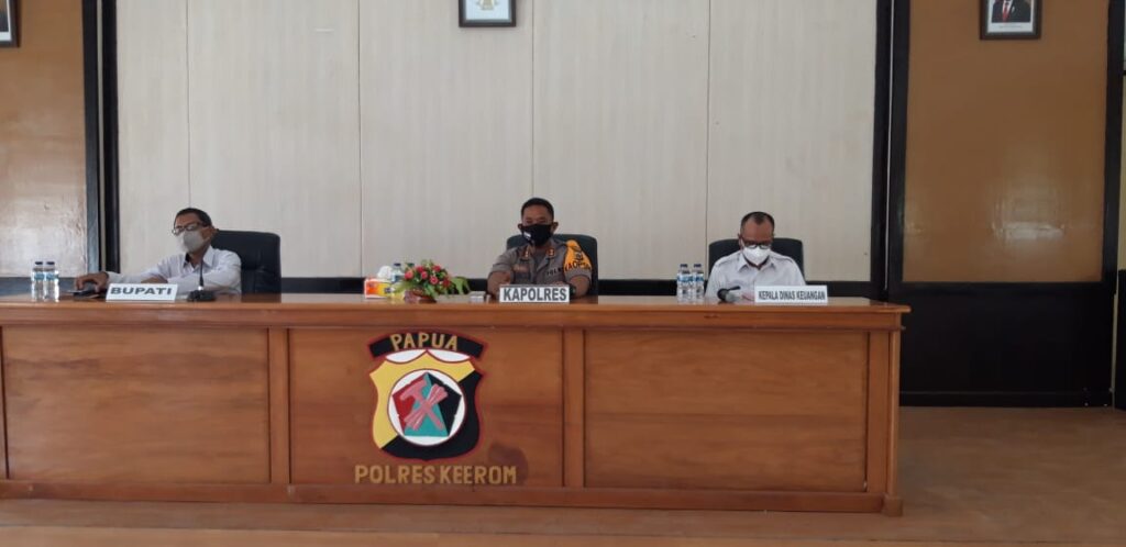 Tak Mau Bayar Hak Guru, Bupati Markum Mangkir Saat Mediasi di Polres Keerom