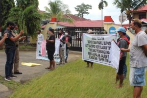 DPRD Yapen Didesak Bentuk Pansus Pembangunan Jalan di Yapen Timur