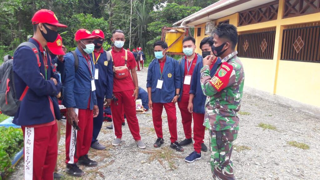 Babinsa Koramil Timika Bimbing Mahasiswa PKL Poltekes Jayapura