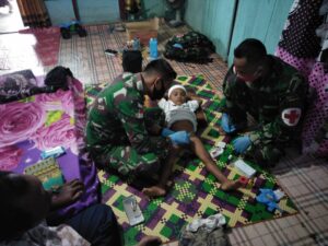 Satgas YR 100/PS Gelar Sunat Gratis di Perbatasan RI-PNG