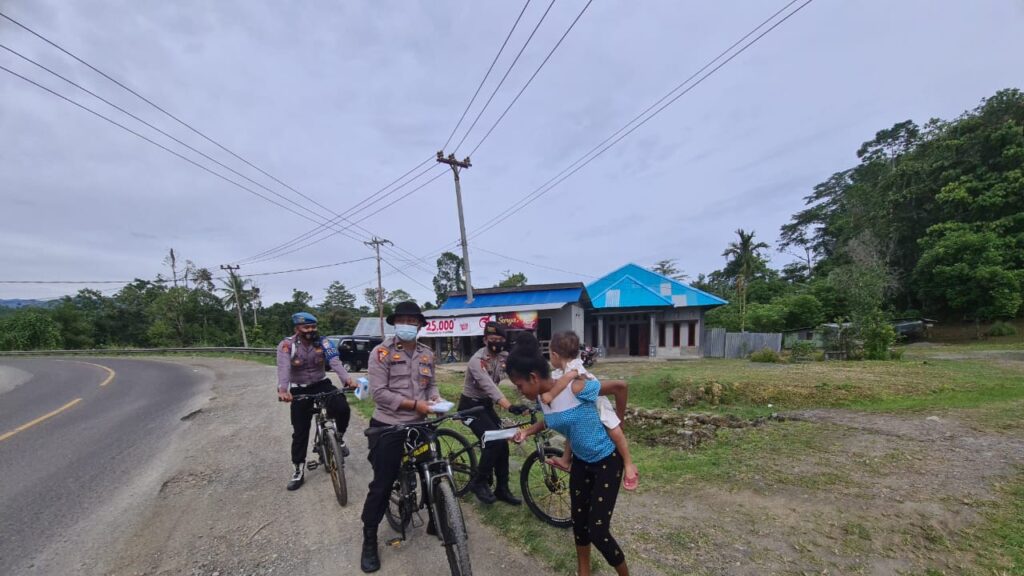 Pakai Sepeda, Polisi Ajak Masyarakat Patuhi Prokes