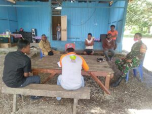 Babinsa Koramil Warbah Edukasi Warga Tentang Manfaat Vaksinasi Covid-19