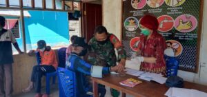 Babinsa Koramil 03/TMR Ikut Dampingi Posyandu Lansia di Kampung Mawan