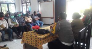 Evaluasi Kinerja, Babinsa-Bhabinkamtibmas Rapat Bersama RT se-Kamoro Jaya