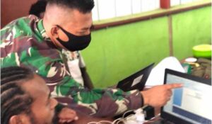 Satgas TNI Ajarkan Ilmu Komputer kepada Warga Perbatasan