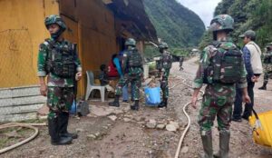 Peduli Masyarakat Kimbely Banti ll, Satgas TNI Gelar Baksos