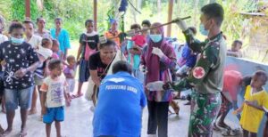 Peduli Kesehatan, Satgas TNI Bantu Balita dan Ibu Hamil di Keerom