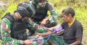 Satgas TNI Gelar Pengobatan Gratis di Dokume Puncak Jaya