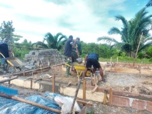 H+1 Program TMMD, Satgas Bersama Masyarakat Pasang Fondasi dan Pembuatan Batako