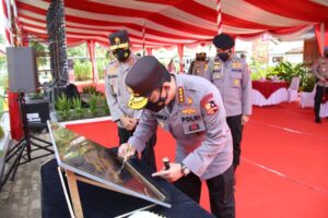 Kapolri Resmikan Kampung Tangguh dan Aplikasi Polisi Dulur Kito di Palembang