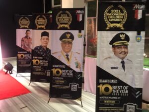 Bupati Petrus Kasihiw Terima  Golden Awards