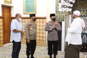 Silahturahmi ke Habib Syech, Kapolri Bahas Penanganan Covid-19 dan Program Vaksinasi