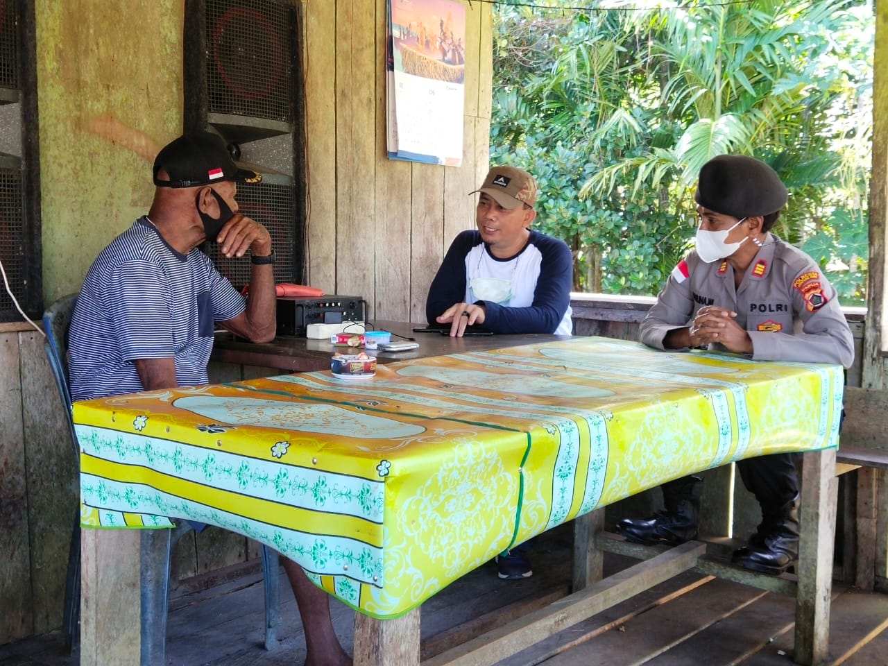 Jaga Kamtibmas, Polisi Sambangi Rumah Warga di Perbatasan RI-PNG 1 WhatsApp Image 2021 03 27 at 16.50.20