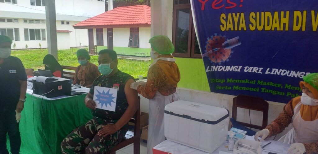 Babinsa Koramil Sarmi Ikuti Vaksinasi Covid-19 Tahap Kedua