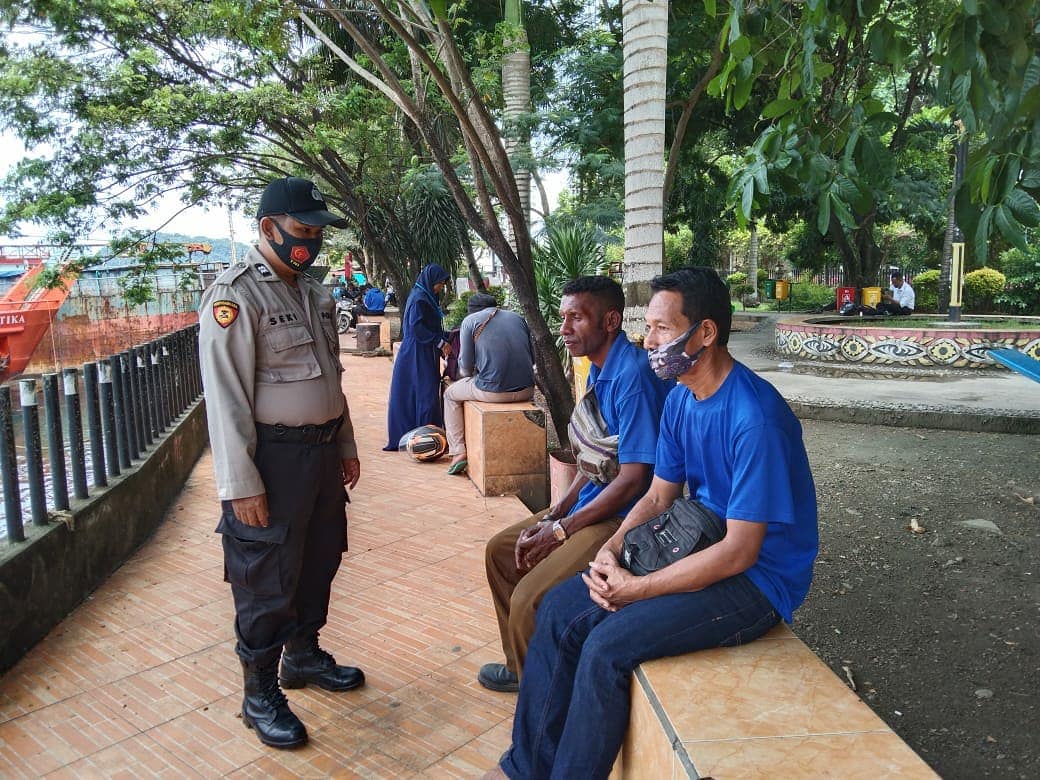 Polsek KPL Jayapura Patroli Dialogis Himbau Prokes Covid -19 11 WhatsApp Image 2021 03 30 at 19.34.06