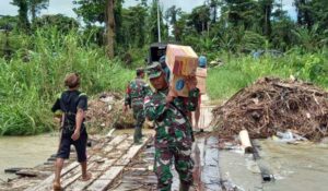 Peduli Korban Banjir Arso Barat, Kodim Jayapura Salurkan Sembako