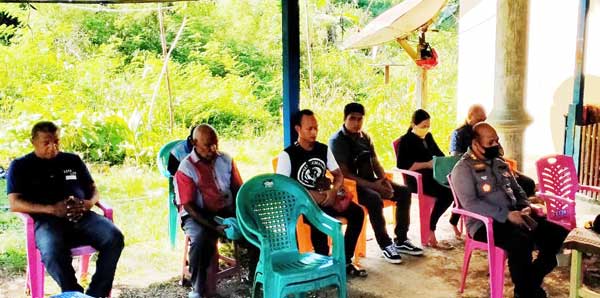 Kapolres Sarmi Melayat ke Rumah Duka Bripka Vebie Imbir 11 Kapolres Sarmi Duku Bripka Vebie Imbir