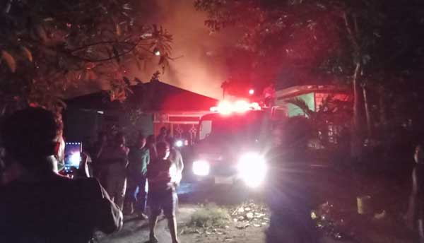 Kebakaran di Kampkey Dalam : Ayah dan Anak Meninggal – 8 Rumah Terbakar