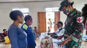 Satgas TNI – Puskesmas Batom Laksanakan Giat Posyandu di Batas Negara