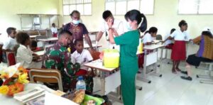Puskesmas Agimuga – Satgas TNI Layani Warga Pastikan Kualitas Kesehatan