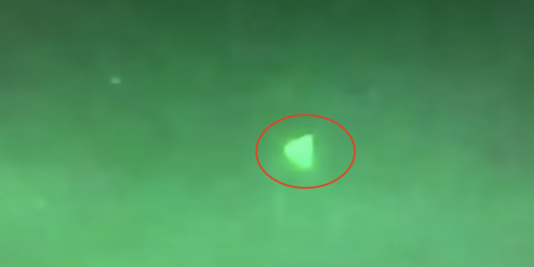 Foto UFO berbentuk Piramida