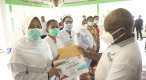 Puluhan Pegawai Teladan di RSUD Jayapura Terima Penghargaan