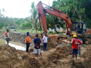 Antisipasi Banjir, BPBD Teluk Bintuni Normalisasi Kali Bina Desa