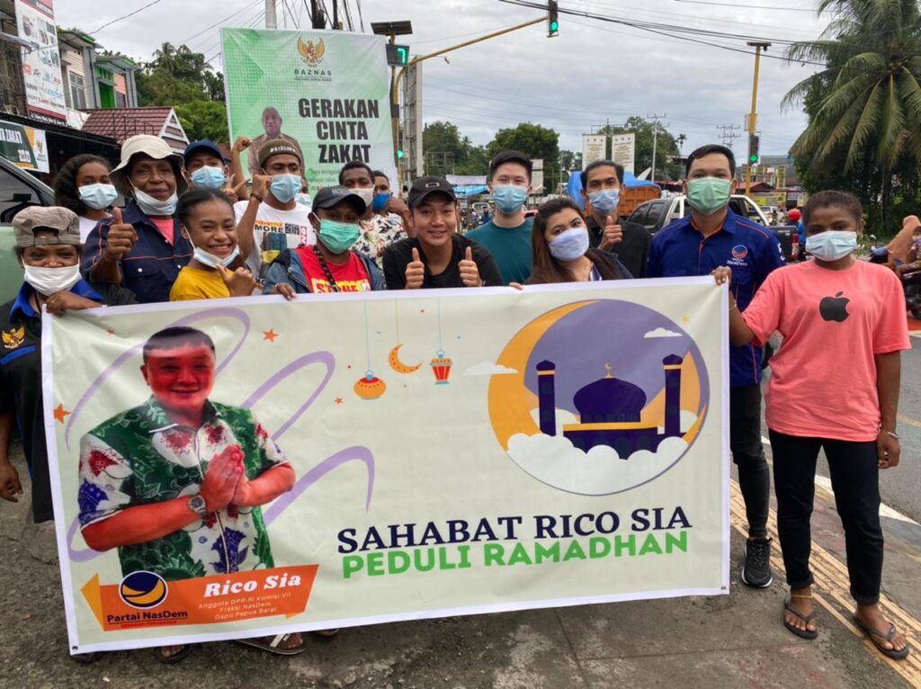 Sahabat Rico Sia Bagi 600 Takjil di Manokwari